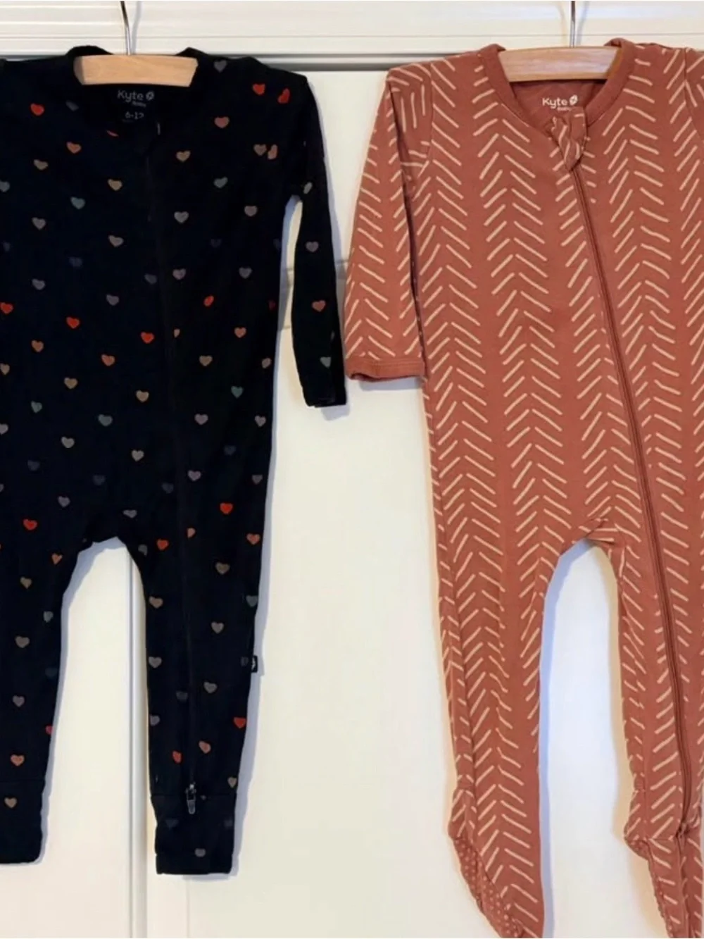 Kyte BABY Black Heart & Rust Arrow Footed One-Pieces